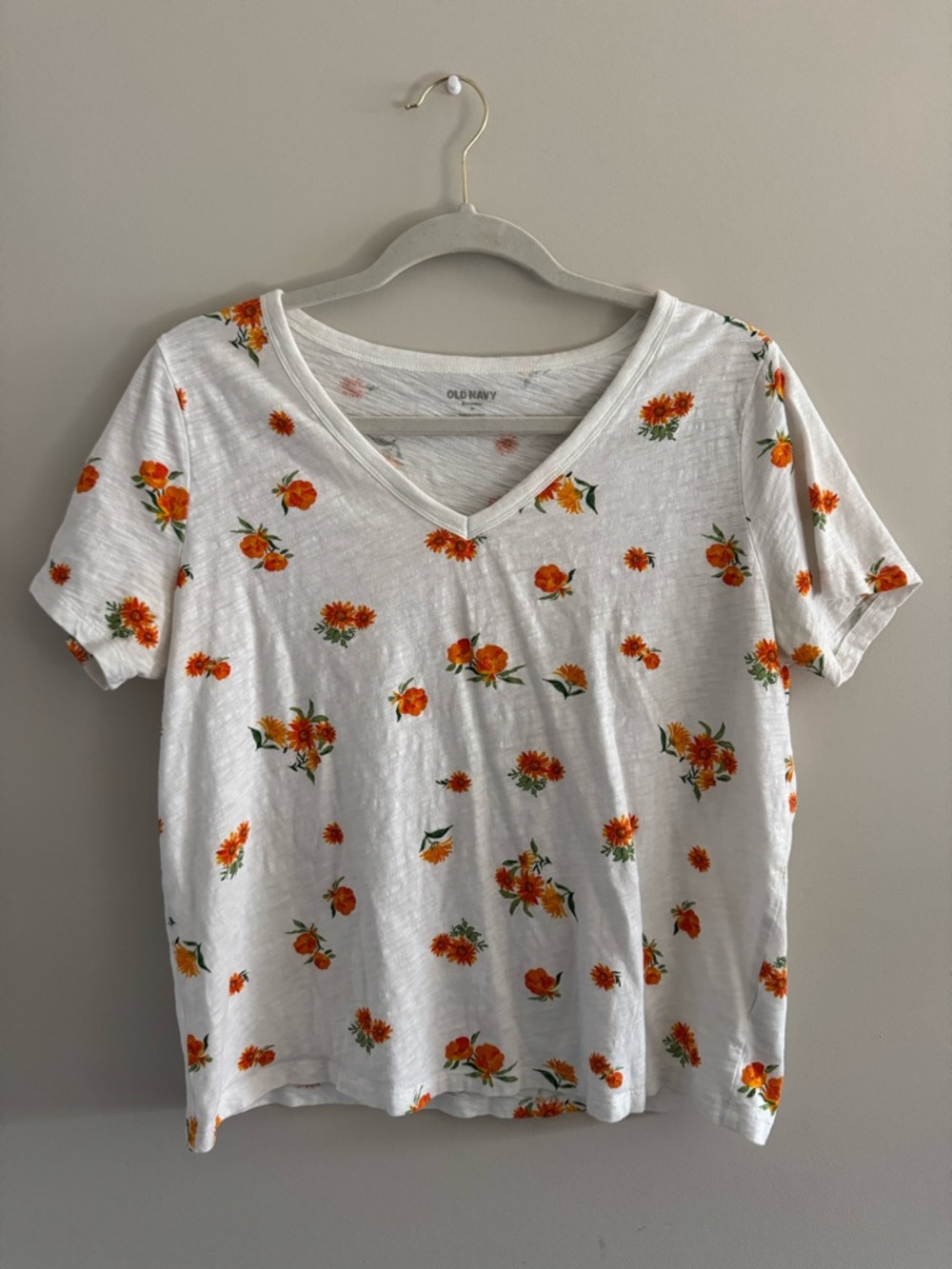 ❤️‍🔥3/$10 Or FREE BUNDLE ITEM✨ Old Navy White V-Neck Tee